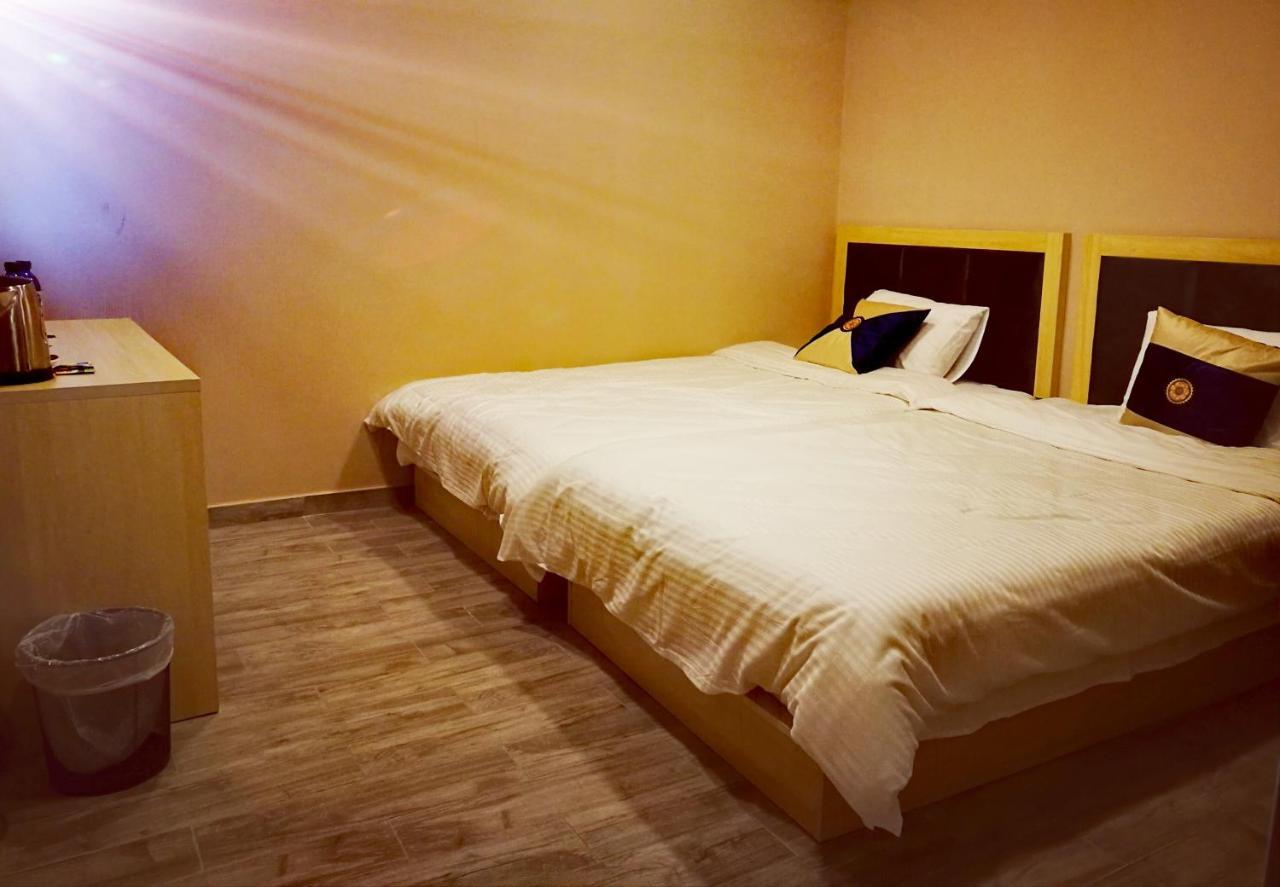 Top Boutique Hotel（首席精品酒店） Тбилиси Экстерьер фото