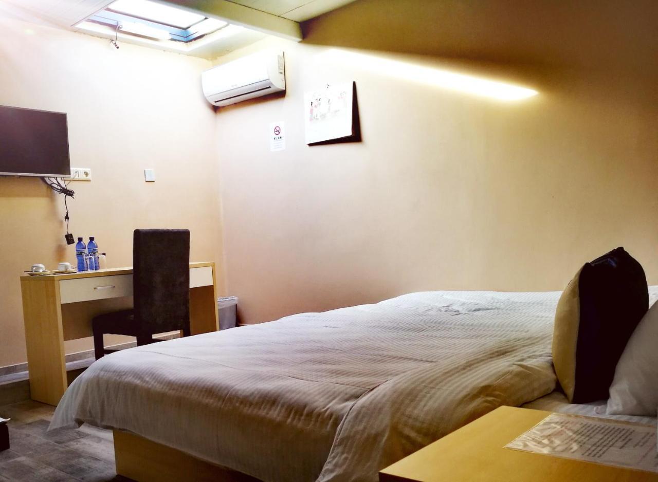 Top Boutique Hotel（首席精品酒店） Тбилиси Экстерьер фото
